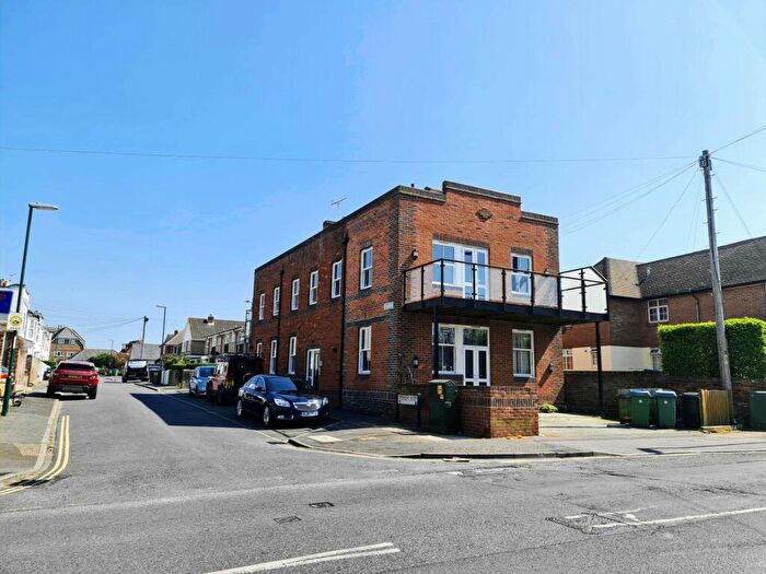 2 Bedroom Flat To Rent In Falcon Villas, Bognor Regis, PO22