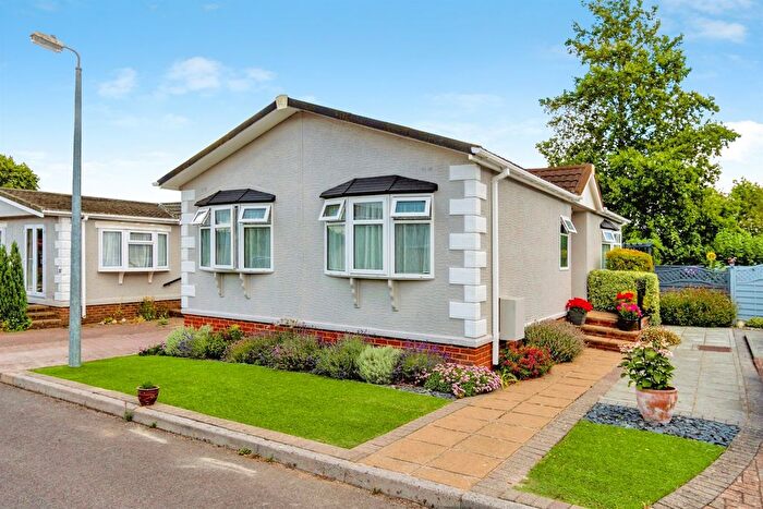 2 Bedroom Park Home For Sale In Alresford Road, Winchester, SO21