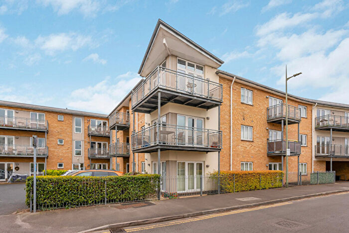 2 Bedroom Apartment For Sale In Bridge Wharf, Chertsey, Surrey, KT16