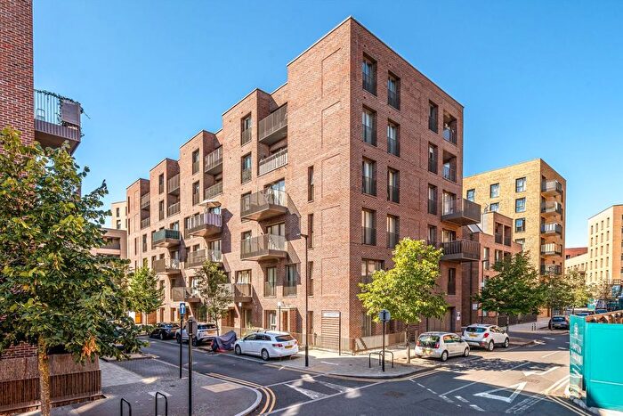 2 Bedroom Flat For Sale In Clarke Avenue, Hounslow, TW3