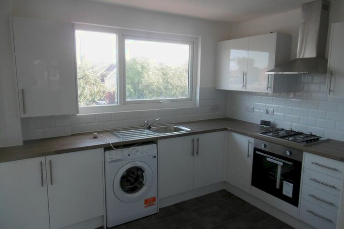 2 Bedroom Flat To Rent In Attenborough Lane, Chilwell, NG9