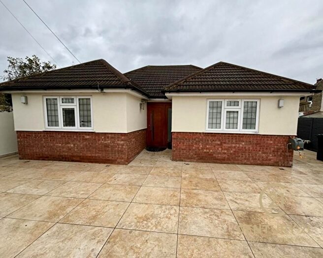 2 Bedroom Detached Bungalow To Rent In Domers Wells Lane, UB1