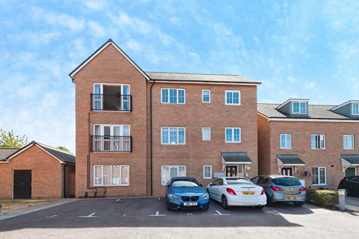 2 Bedroom Flat For Sale In Tenor Close, Buckingham, MK18