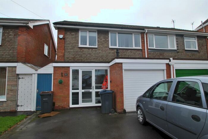 3 Bedroom House To Rent In Woodthorpe Road, Birmingham, B14