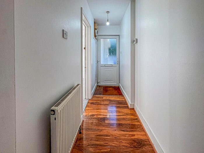 2 Bedroom Flat To Rent In Wick Road, Bristol, BS4