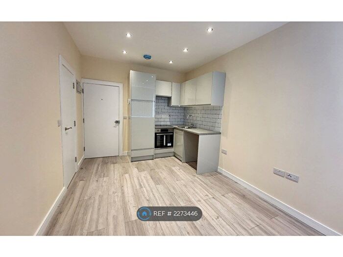 1 Bedroom Flat To Rent In Rochdale, Rochdale, OL12