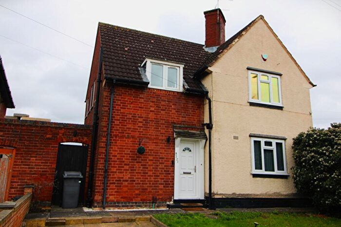 3 Bedroom Semi-Detached House For Sale In Narborough Road, Leicester, LE3
