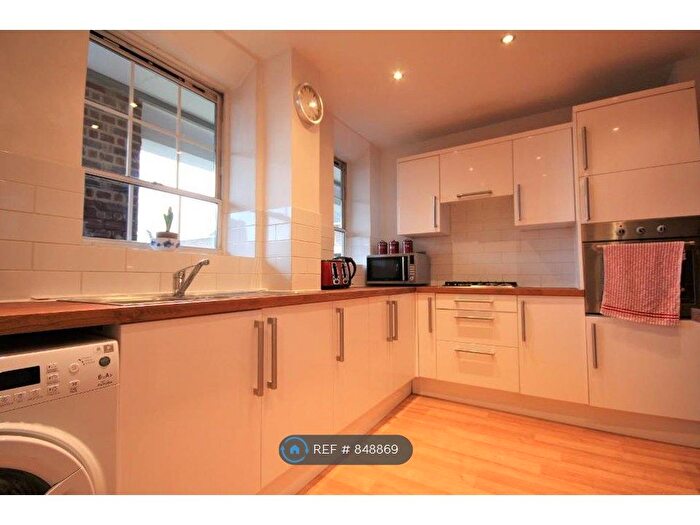 3 Bedroom Maisonette To Rent In Geary House, London, N7