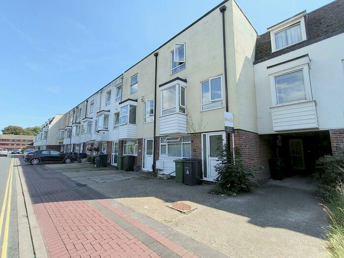 6 Bedroom House To Rent In Belmont Street, PO5