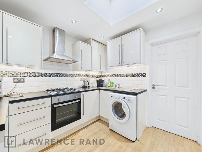2 Bedroom Flat To Rent In Rayners Lane, Harrow, HA2