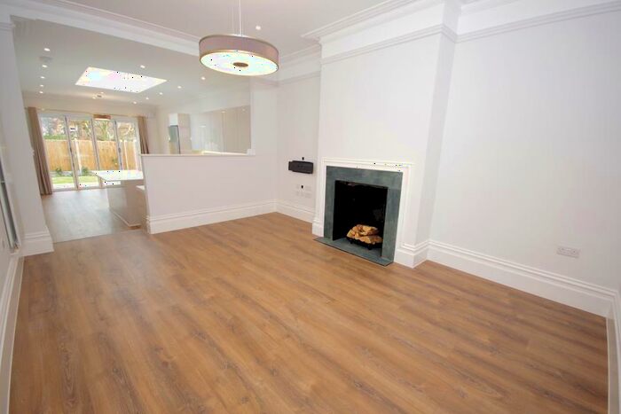 2 Bedroom Flat To Rent In Dukes Avenue, Finchley, N3