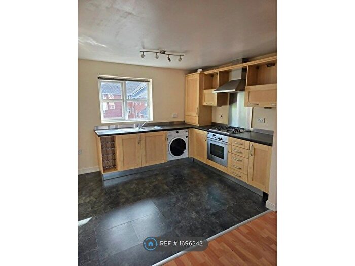 2 Bedroom Flat To Rent In Greenwood Road, Manchester, M22
