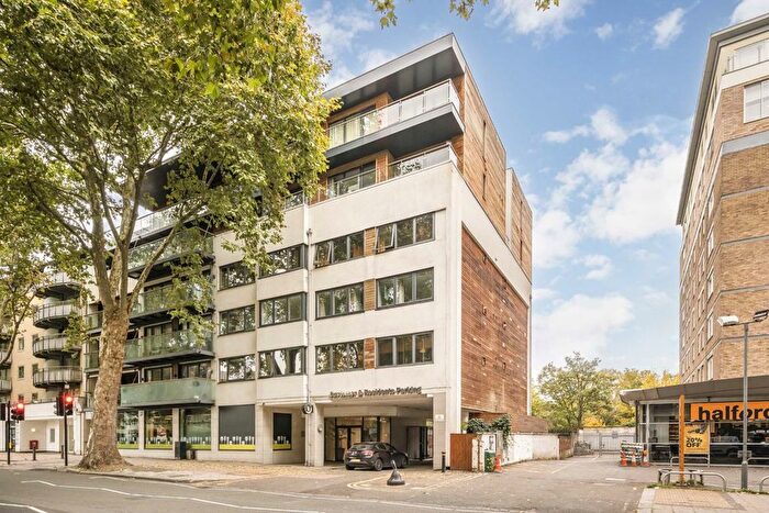2 Bedroom Flat For Sale In Chiswick High Road, Chiswick, W4