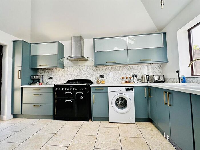 4 Bedroom Detached Bungalow To Rent In Rush Hill, Bath, BA2