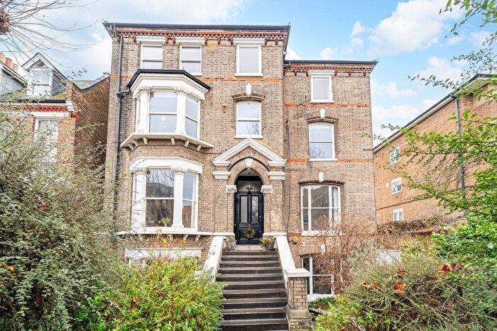 2 Bedroom Apartment For Sale In Hartham Road, Hillmarton Conservation Area, London, N7