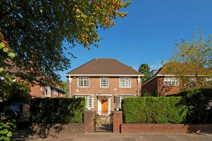 4 Bedroom Property To Rent In Lyttelton Road, Hampstead Garden Suburb, London, N2