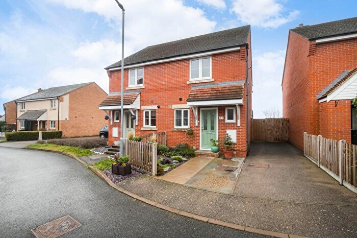 2 Bedroom Semi Detached House For Sale In Maple Close, Pulloxhill, MK45