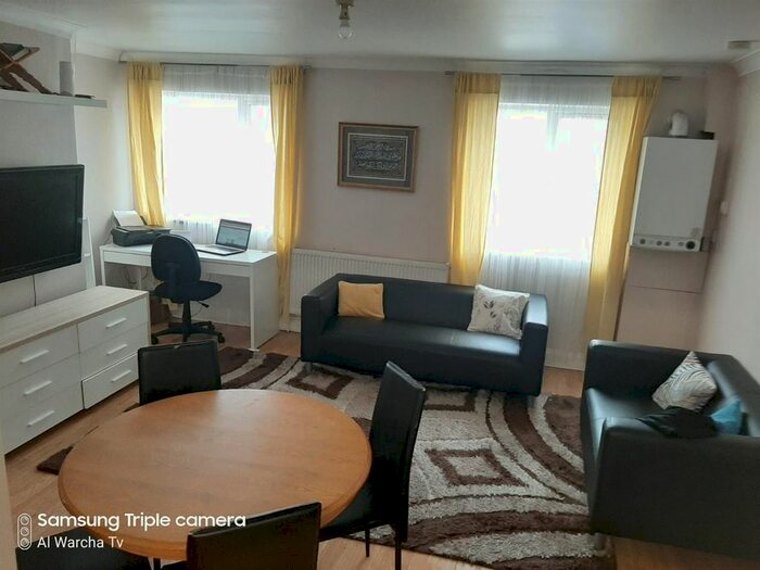 2 Bedroom Flat To Rent In High Street, Wealdstone, Harrow, HA3