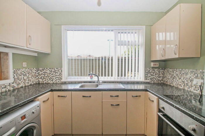 2 Bedroom Flat To Rent In Harker Terrace, Farsley, Leeds, LS28