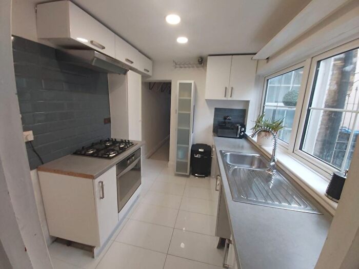 1 Bedroom Flat To Rent In A Chelsham Road, South Croydon, CR2