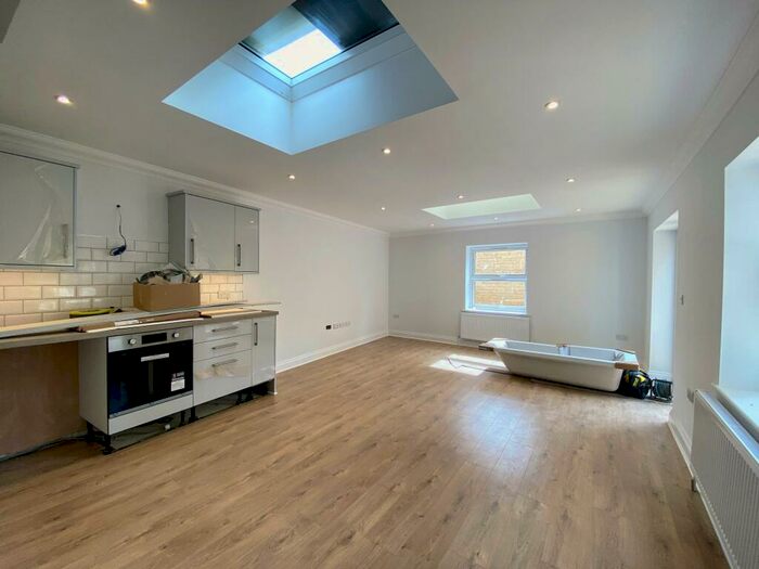 2 Bedroom Flat To Rent In New London Road, Chelmsford, CM2