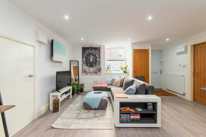 2 Bedroom Flat To Rent In Stratford Road, Heaton, Newcastle Upon Tyne, NE6