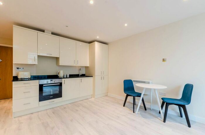 Studio To Rent In Brixton Road, Brixton, London, SW9