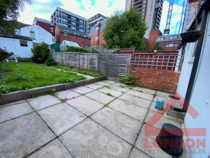 1 Bedroom Studio To Rent In Oval Road, Addiscombe, Croydon, CR0