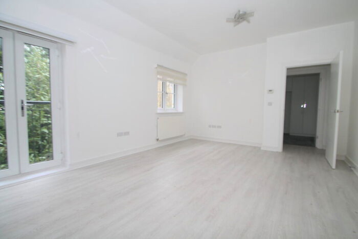 2 Bedroom Flat To Rent In Driscoll Way, CR3