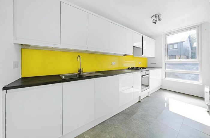 2 Bedroom Maisonette To Rent In Manaton Close Peckham, SE15