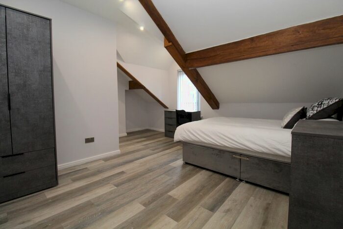 6 Bedroom Detached House To Rent In Cardigan Road, Hyde Park, Leeds, LS6