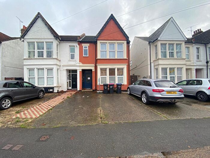 1 Bedroom Flat To Rent In A Argyll Road, SS0