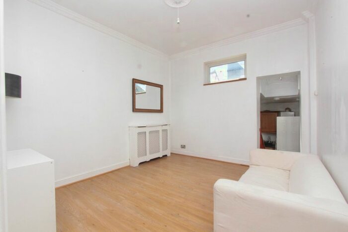 2 Bedroom Flat To Rent In Stoke Newington Church Street, London, N16