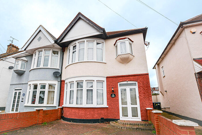 3 Bedroom Semi Detached House For Sale In Ambleside Drive, Southend-On-Sea, SS1