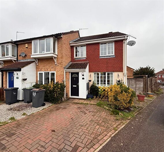 3 Bedroom Semi-Detached House For Sale In Coltsfoot Green, Luton, LU4