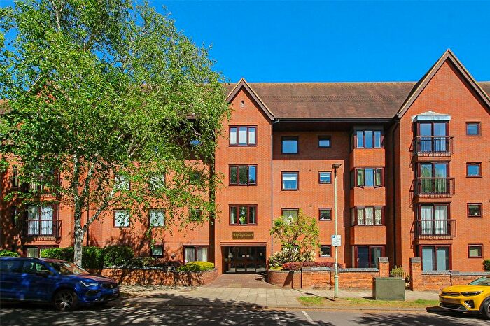 2 Bedroom Flat For Sale In Warwick Avenue, Bedford, Bedfordshire, MK40