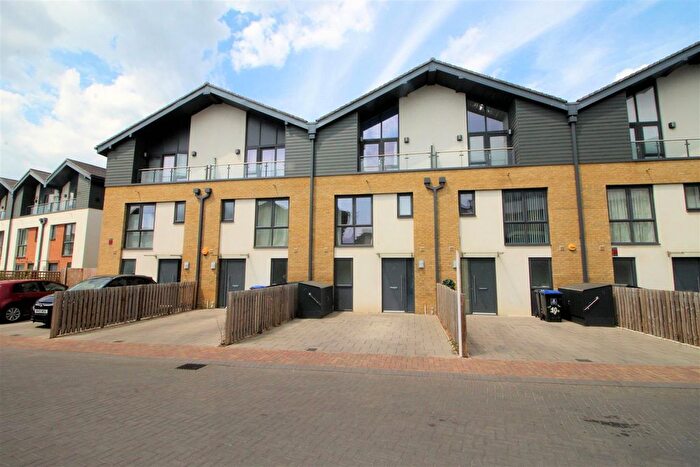 3 Bedroom Terraced House To Rent In Sycamore Avenue, Woking, Surrey, GU22