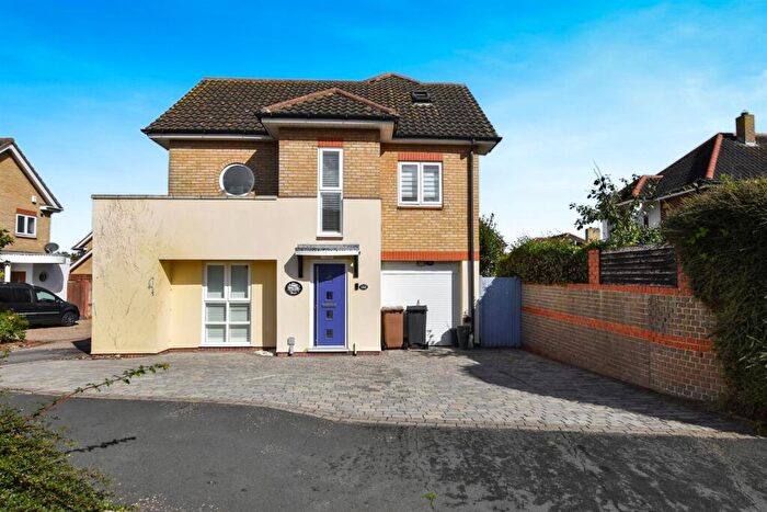 6 Bedroom Detached House For Sale In Inchbonnie Road, South Woodham Ferrers, CM3