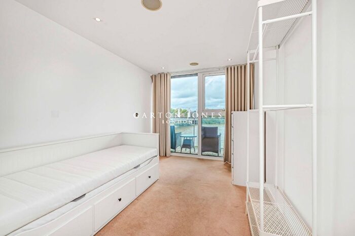 2 Bedroom Flat To Rent In Centurion Building, Queenstown Road, London, SW11