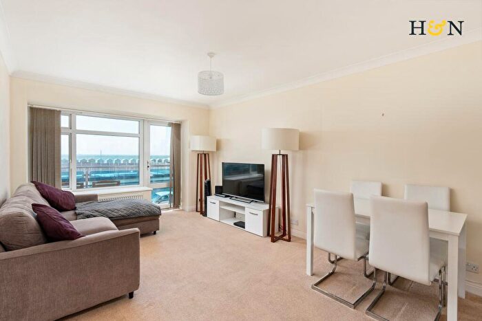 1 Bedroom Flat For Sale In Langdale Court, Kingsway, Hove, BN3