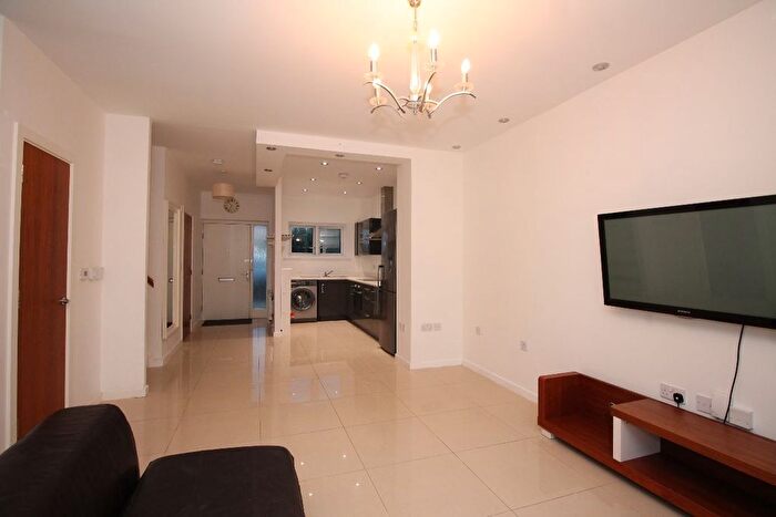4 Bedroom Terraced House To Rent In Minter Road, Barking, IG11