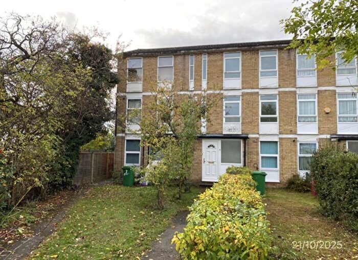 2 Bedroom Maisonette To Rent In Hogarth Close, Cippenham, Slough, SL1
