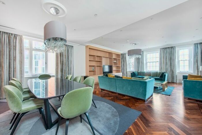 3 Bedroom Flat To Rent In Stratton Street, London, W1J