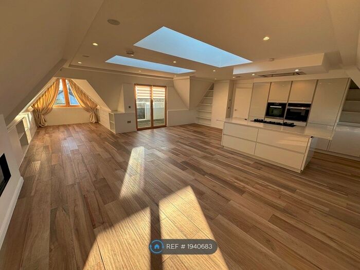 2 Bedroom Flat To Rent In Totteridge Lane, London, N20