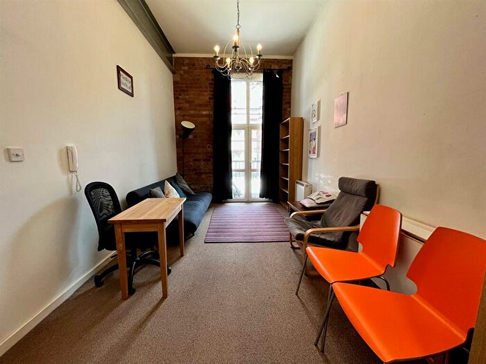 1 Bedroom Flat To Rent In Lincoln Place, Hulme Street, Manchester, M1