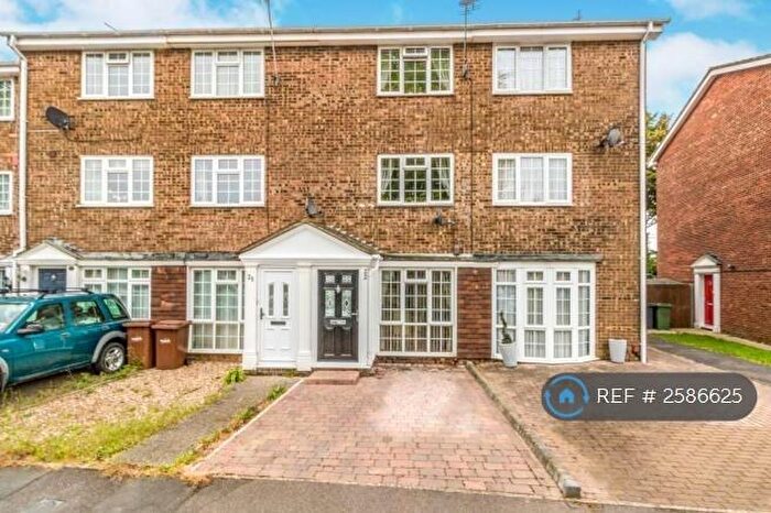 4 Bedroom Terraced House To Rent In Warlingham Close, Rainham, Gillingham, ME8