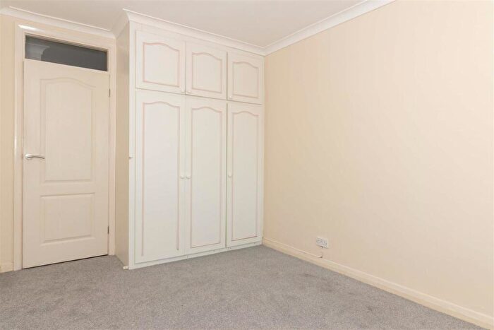 2 Bedroom Flat To Rent In Boundary Road, Worthing, BN11