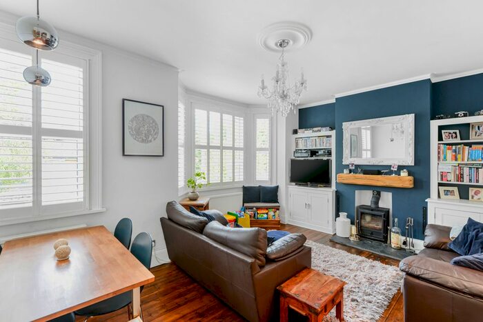 3 Bedroom Flat To Rent In Bodmin Street, Earlsfield, SW18