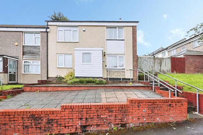 3 Bedroom End Of Terrace House For Sale In The Roundabout, Birmingham, West Midlands, B31