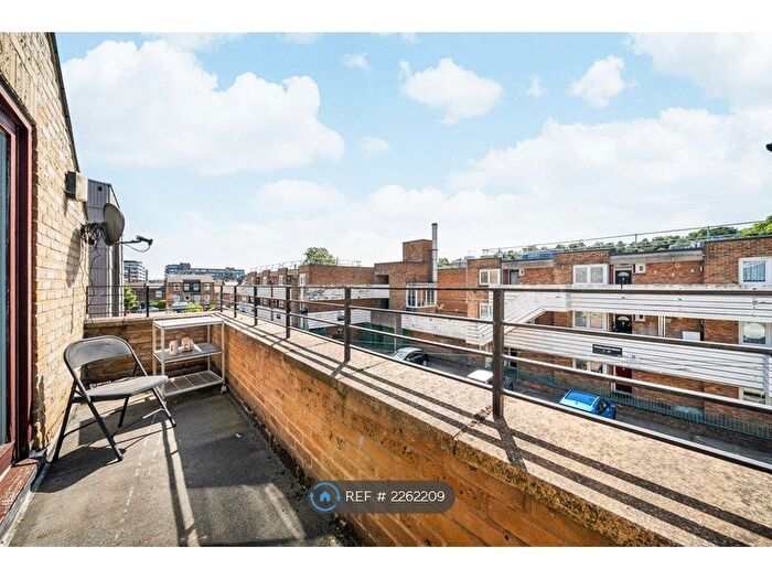 Studio To Rent In Woodland Grove, London, SE10